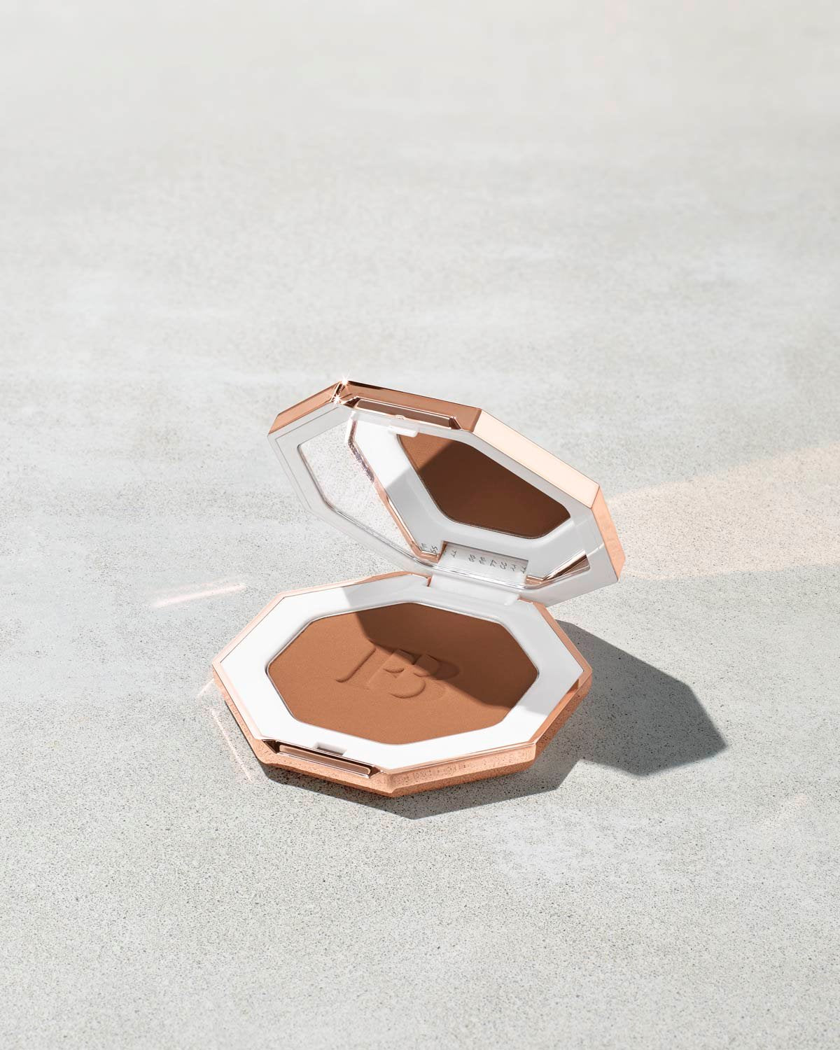 Variant: CocoNaughty | Fenty Beauty - Sun Stalk'r Instant Warmth Bronzer
