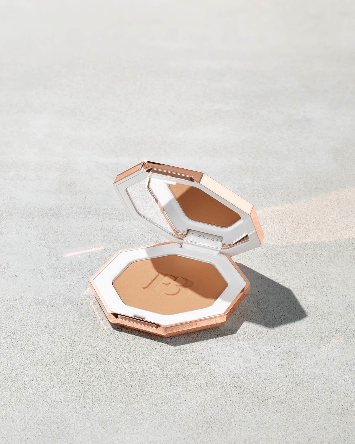 Variant: Shady Biz | Fenty Beauty - Sun Stalk'r Instant Warmth Bronzer