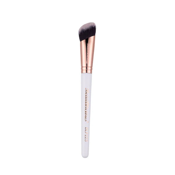 Beautilicious - Medium Sized Detailed Angled Kabuki Brush - BLF 223