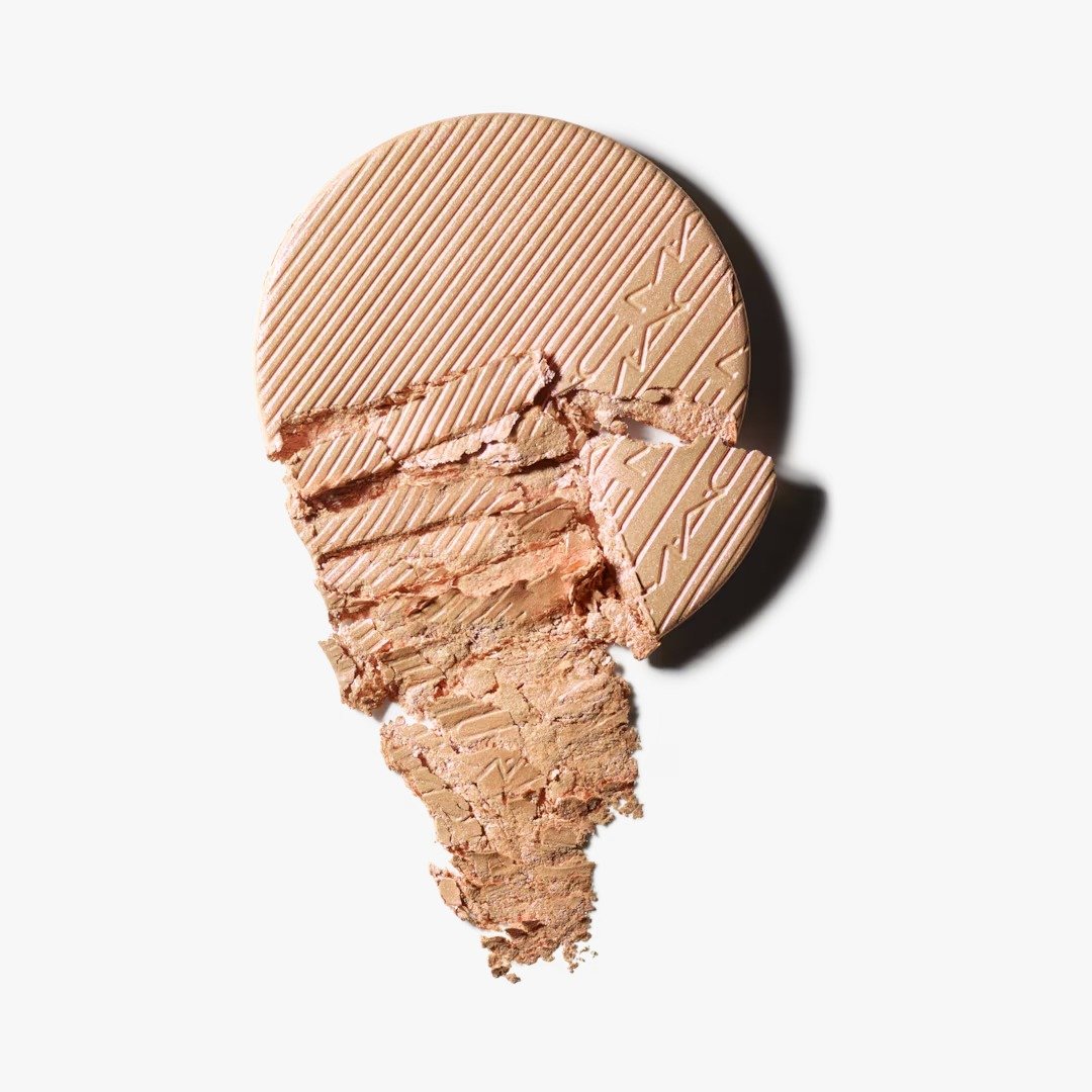 Variant: Show Gold | M.A.C - Extra Dimension Skinfinish